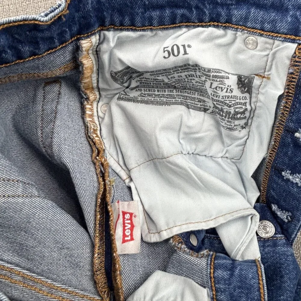 Levis 501 Womens High-Rise Denim Shorts Size 26 Frayed Hem Classic Blue Wash. - Picture 9 of 13